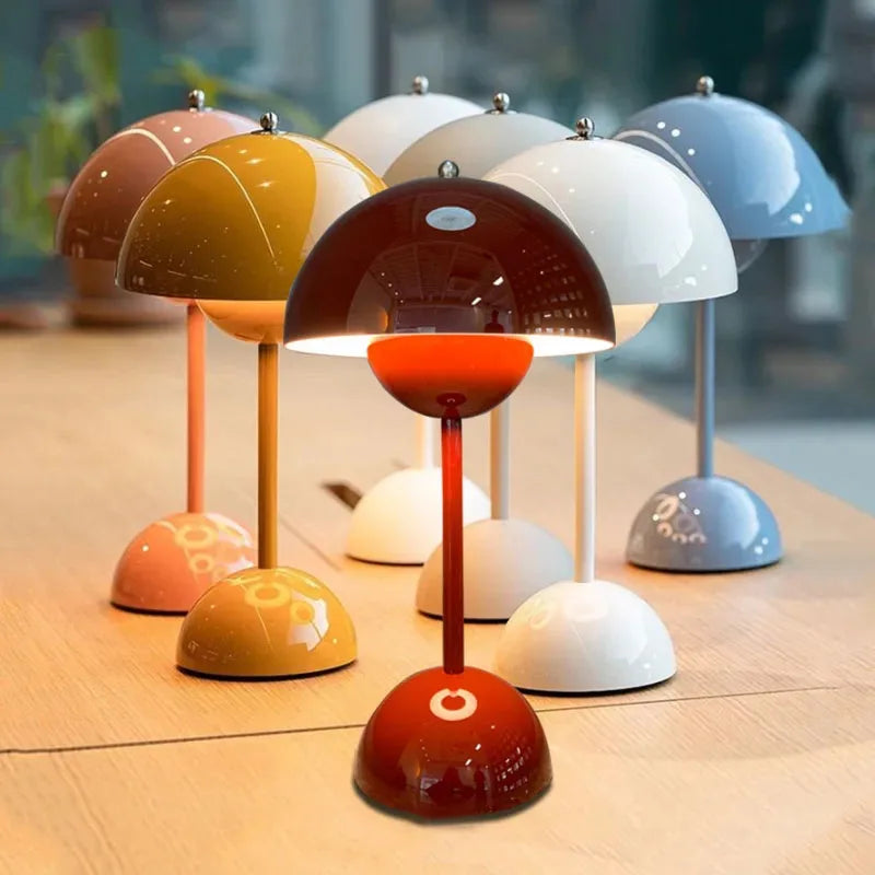 USB rechargeable table lamp