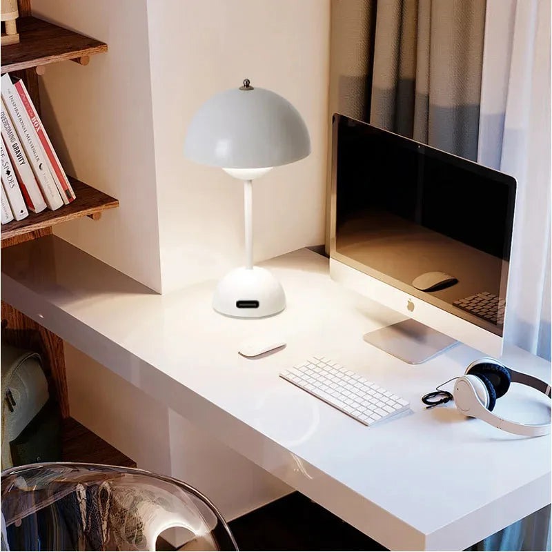 USB rechargeable table lamp