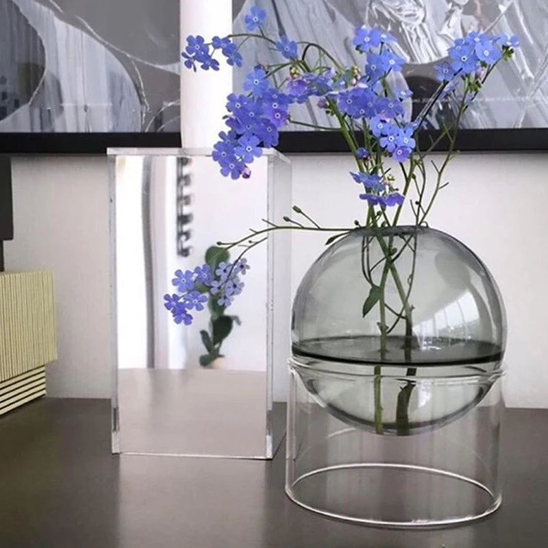 round glass vase