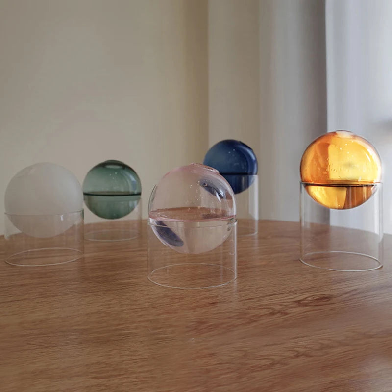 round glass vase